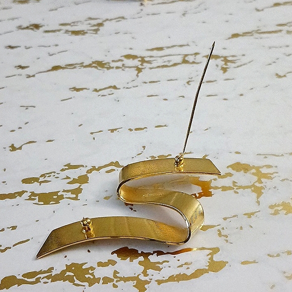 Vintage Monet Ribbon Brooch - Picture 3 of 5